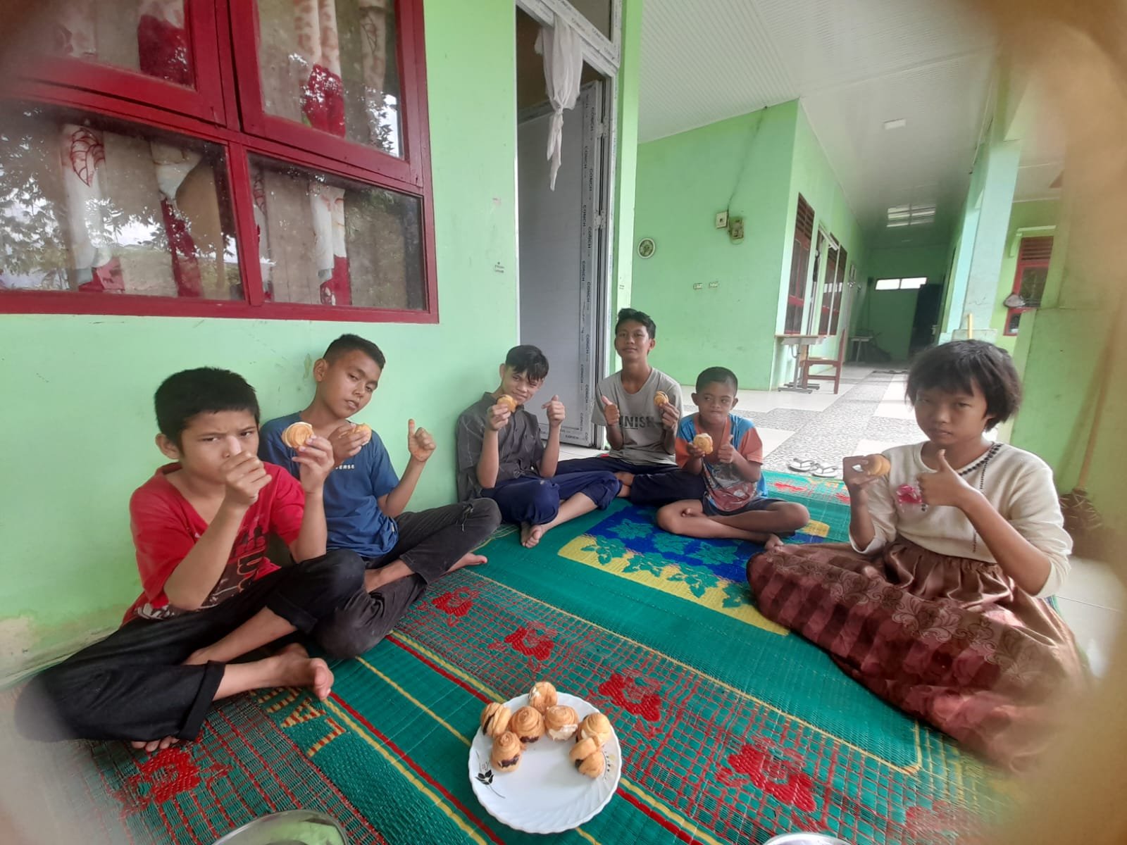 kegiatan makan kuweh